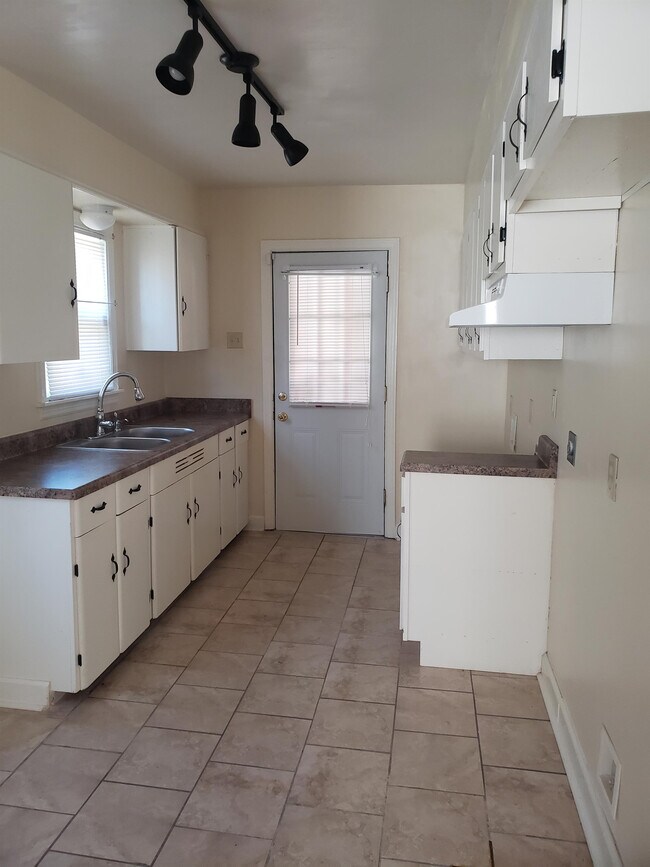 Foto del edificio - 1290 Dellwood Ave