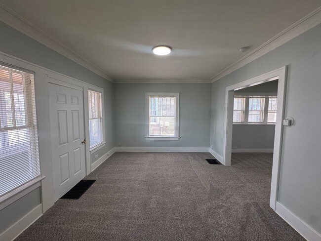 Building Photo - Lower remodeled 2 bedroom duplex