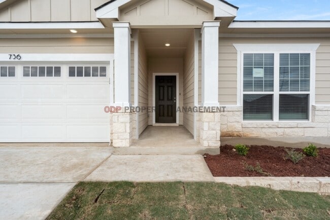 Building Photo - 736 Gingham Trl