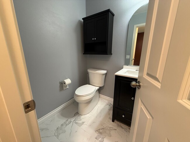 Building Photo - 4 Bedroom DuPont Home for Rent