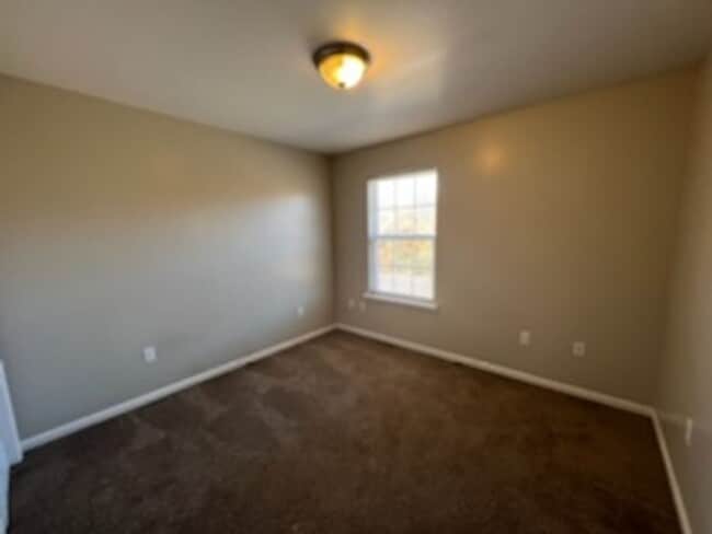 Foto del edificio - 16318 Holy Cross Ln