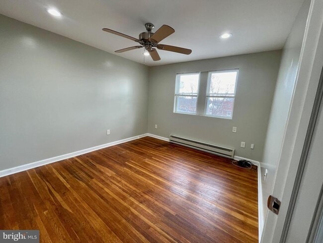 Foto del edificio - 412 E Providence Rd
