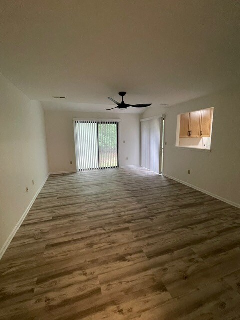 Foto del edificio - 140 Stoney Dr