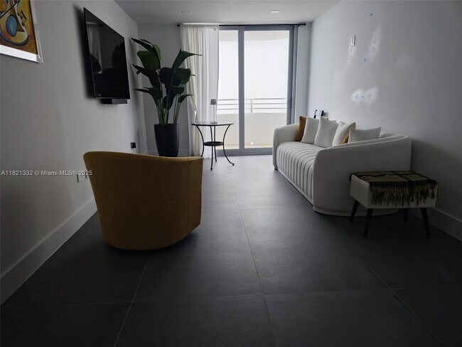 Building Photo - 5555 Collins Ave