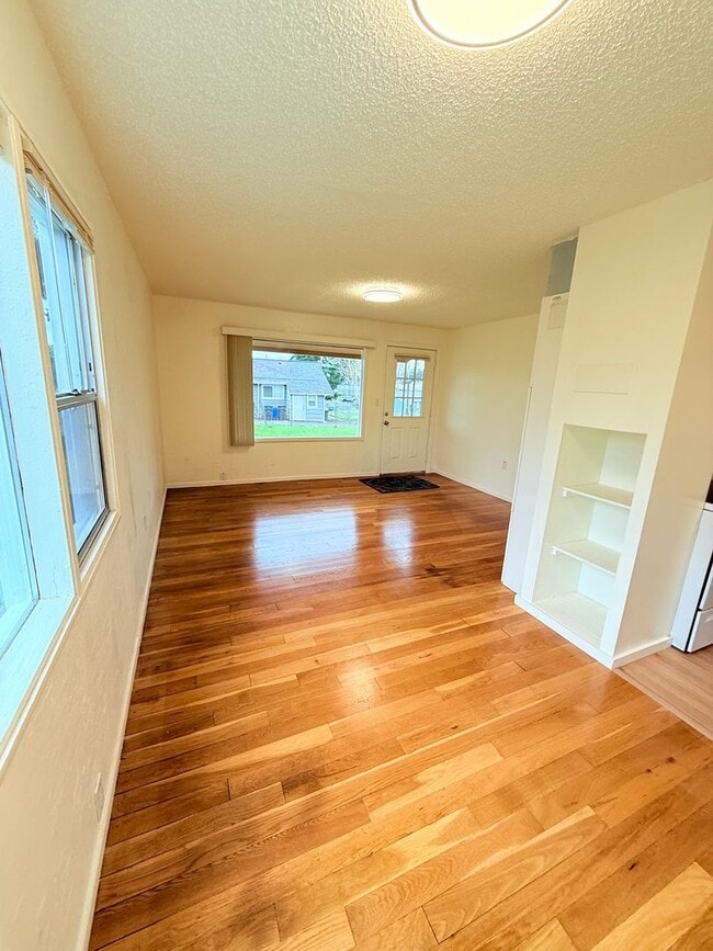 Foto del edificio - Duplex unit close to Olympic College.