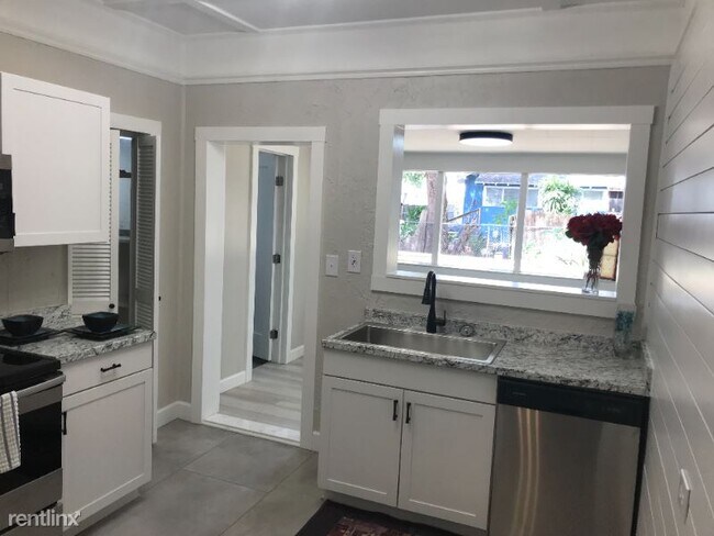Foto del edificio - 2 br, 2 bath Townhome - 515 E Amelia St