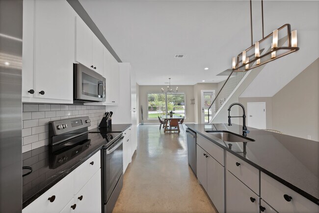 Foto del edificio - 4635 Calmont Ave