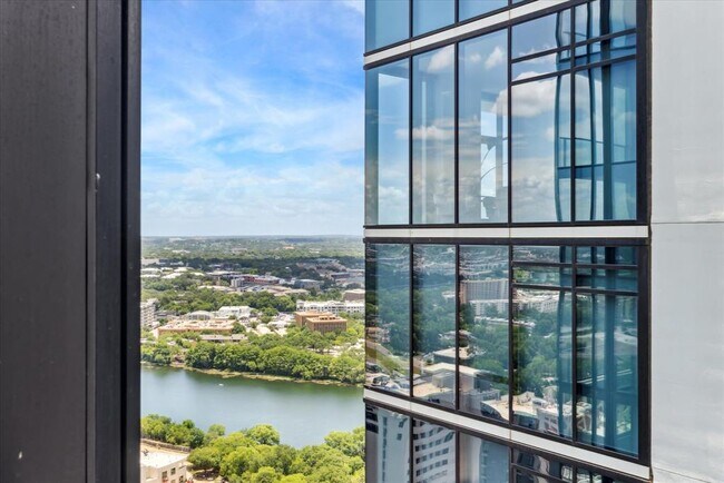 Foto del edificio - 610 Davis St