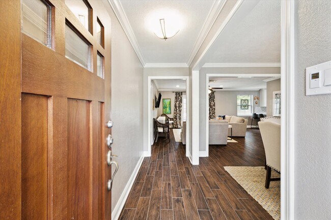 Foto del edificio - 5807 Duxbury St