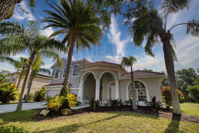 Foto del edificio - Stunning 6 bed/4 bath home in the beautifu...