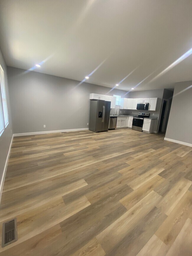 Unidad A Sala de estar y cocina - 415 Dequincy St