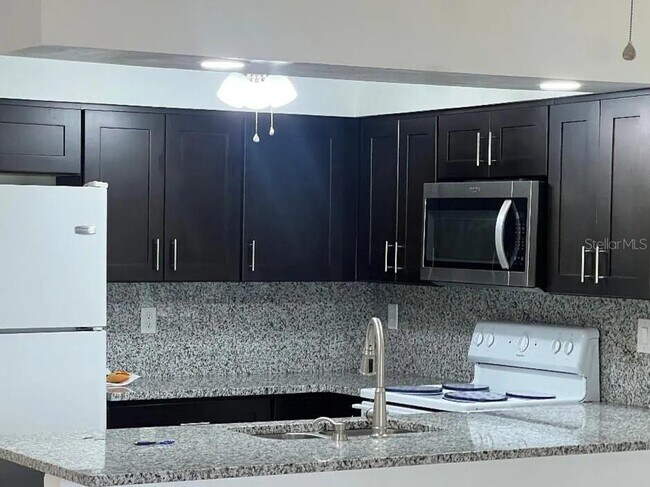 Foto del edificio - 686 Royalty Ct