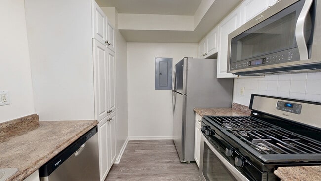 Interior Photo - 14 North