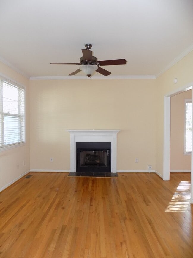 Building Photo - Earlewood-Offering Self Guided Tour with R...