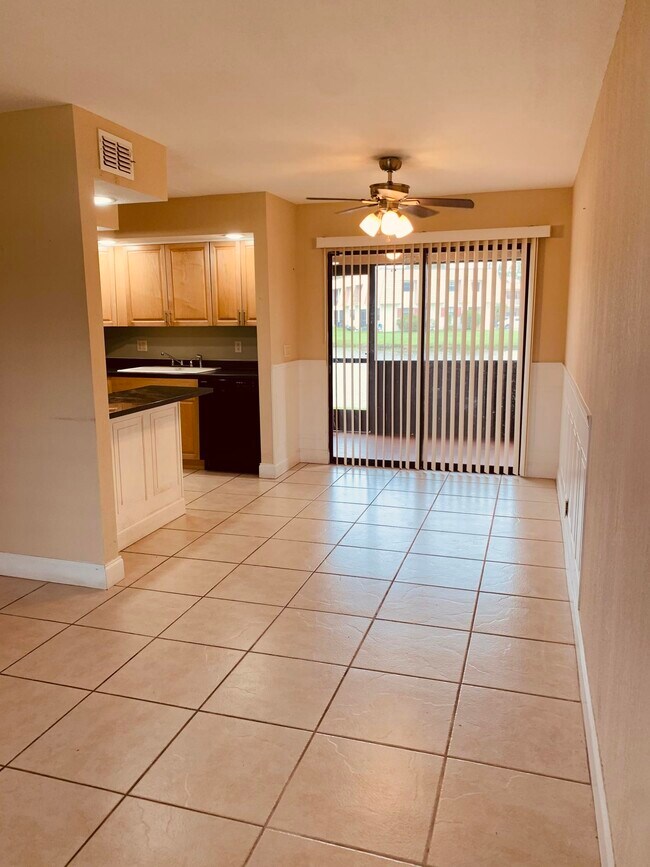 Building Photo - 4479 Oak Terrace Dr
