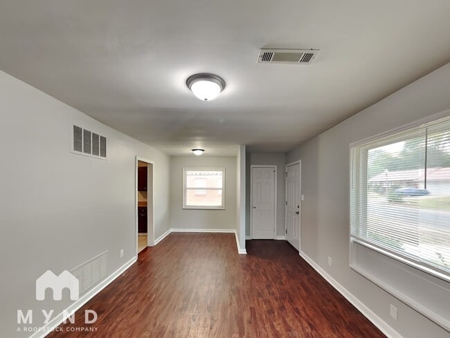 Building Photo - 1200 Daniel Dr