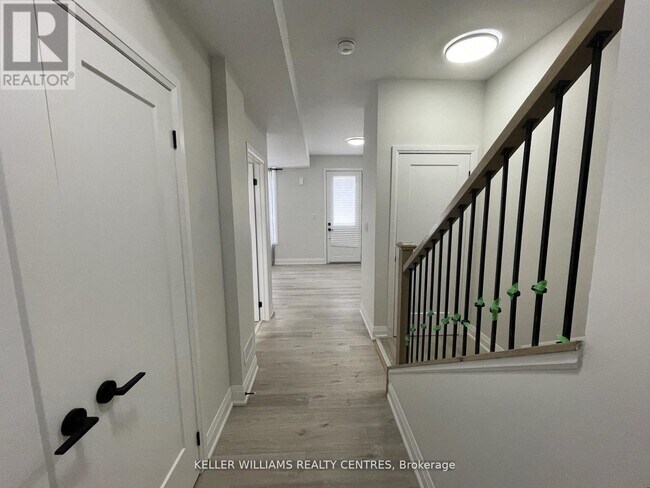 Photo du bâtiment - 450 Veterans Dr