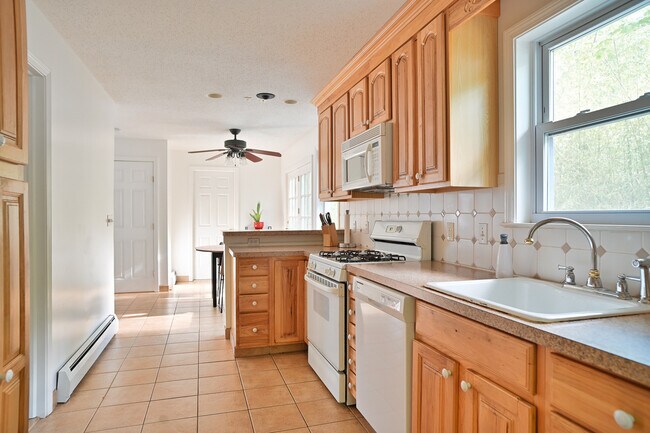 Cocina izquierda - 3 Linden Pl