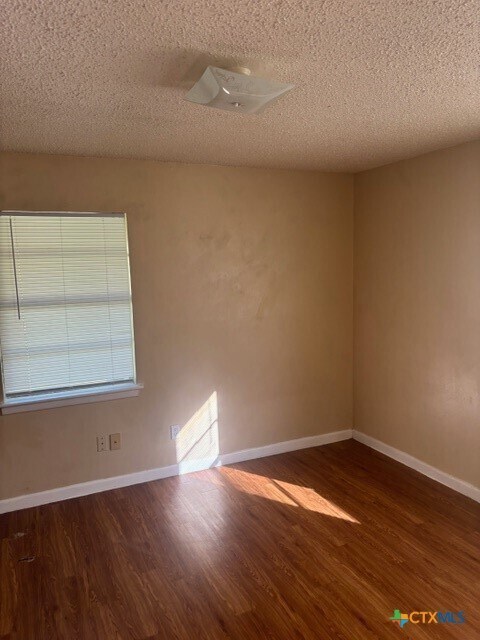 Building Photo - 612 Raymond St