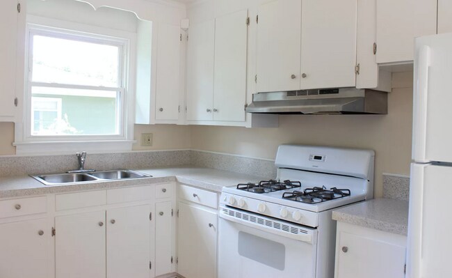 Building Photo - 2714 Budds Ave