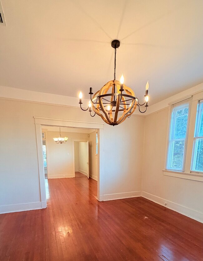 Comedor - 2037 Joseph St