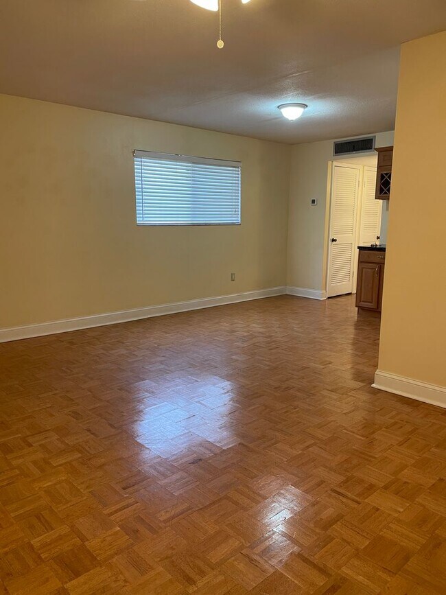 Building Photo - Beautiful Condo Near USF (Raintree)