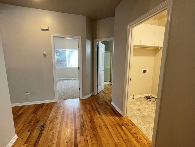 Foto del edificio - Beautiful 5bd 3ba home on corner lot, Edge...
