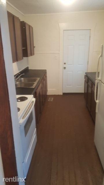 Building Photo - 5 br, 1.5 bath House - 257 N Spruce St