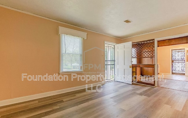 Foto del edificio - 2061 Pendleton St