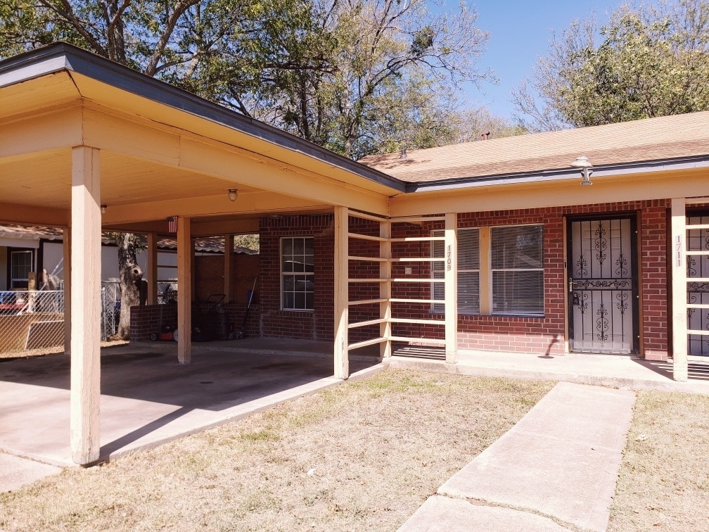 Primary Photo - 1709 Duncan Ave