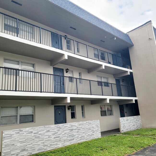 Foto del edificio - 7911 N Colony Cir