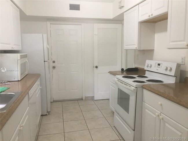 Building Photo - 4855 University Dr