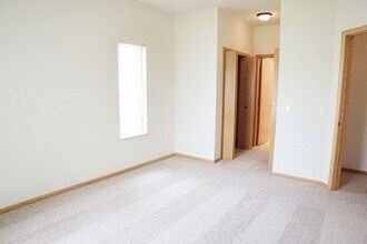 Building Photo - Stone Creek