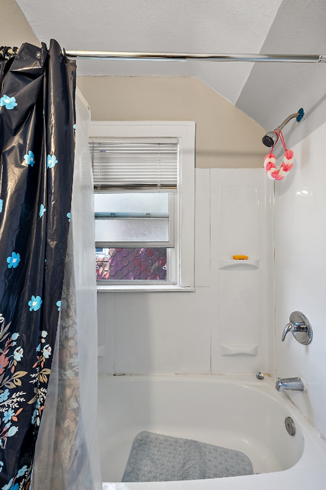 Foto del edificio - Brick 4 bedroom