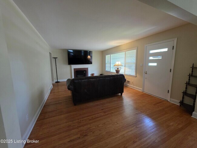 Foto del edificio - 2301 Janlyn Rd