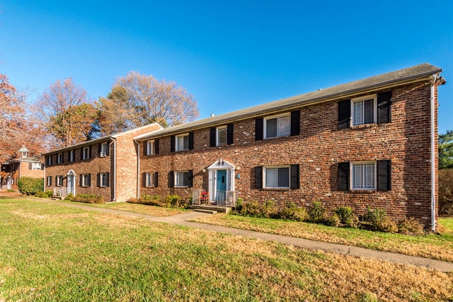 Building Photo - Deering Manor