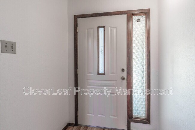 Foto del edificio - 3503 Clearfield Dr