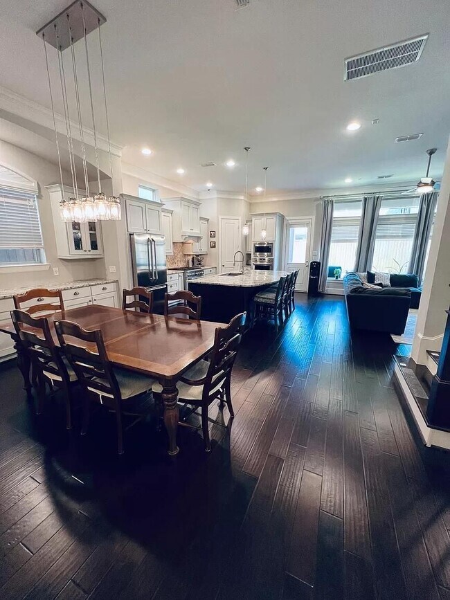 Foto del edificio - 8608 Costmary Ln