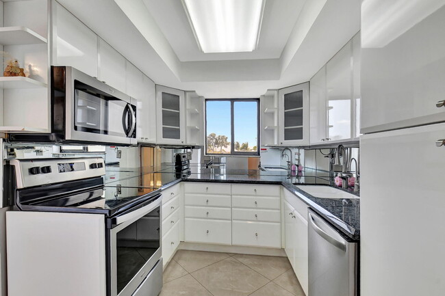 Building Photo - 6372 La Costa Dr