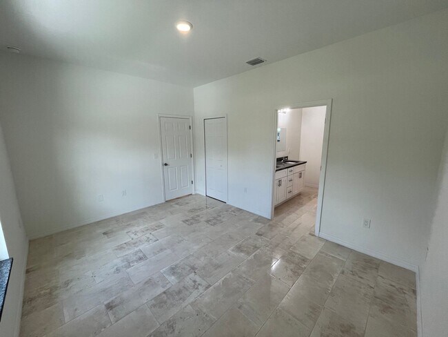 Foto del edificio - BRAND NEW HOUSE- READY FOR Showing