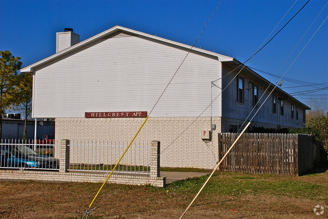 Building Photo - Hillcrest Apartments