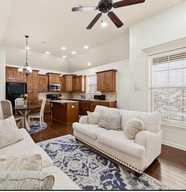 Building Photo - 343 Chimney Rock Blvd