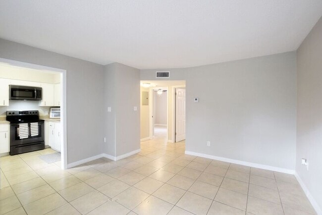 Building Photo - 900 E Airport Blvd