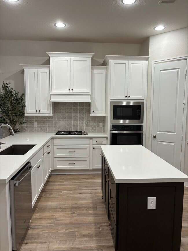 Foto del edificio - 18522 Wolf Mountain Ln