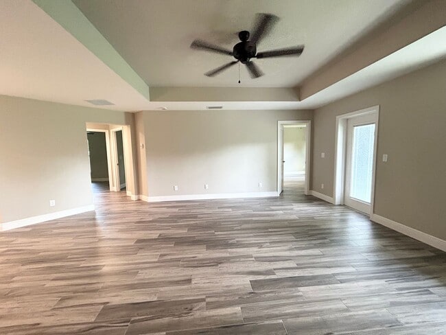 Foto del edificio - Gorgeous 3/2 Spacious Home with a 2 Car Garage in Eustis - Florida!