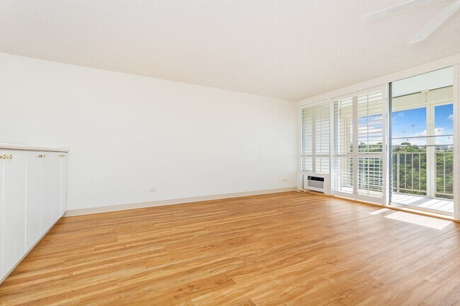 Foto del edificio - Gorgeous 2/2 End Unit!