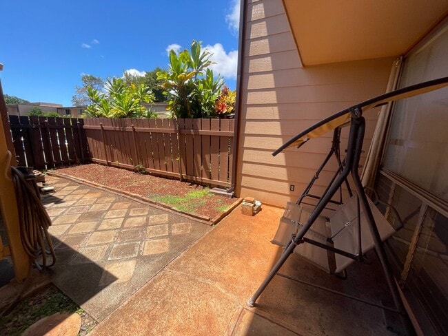 Building Photo - Well Maintained 3 Bed, 2.5 Bath Townhome i...