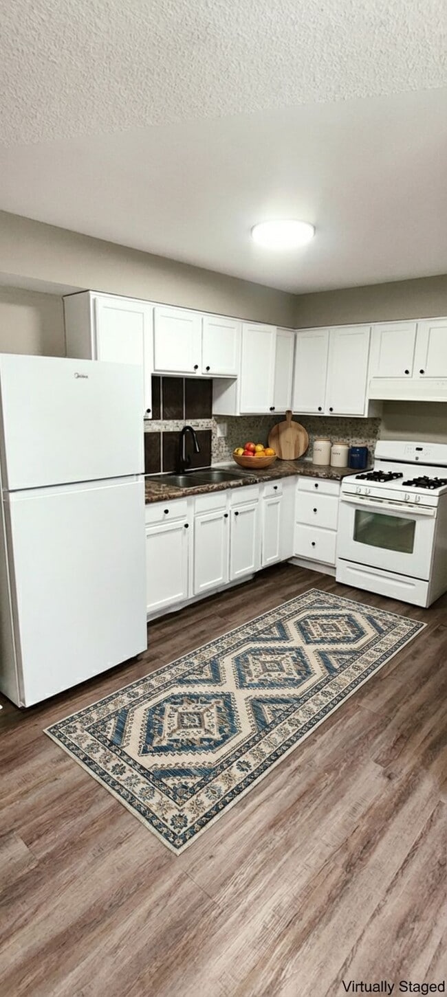 Building Photo - STERLING COURT APARTMENTS