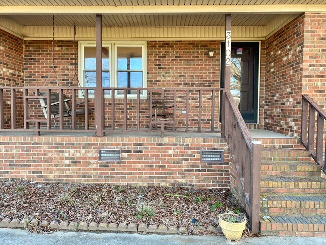 Building Photo - Brick Ranch Home