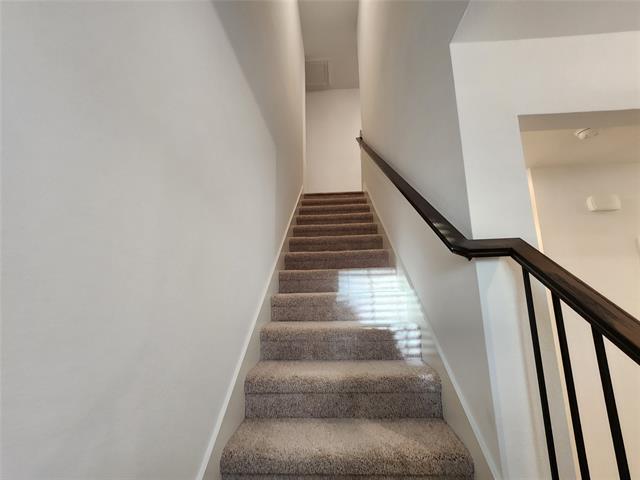 Building Photo - 634 Redwood Wy